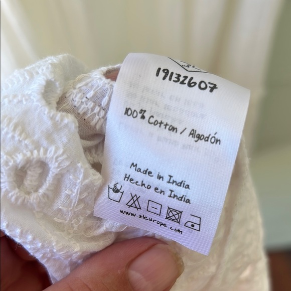 Elegant Boho White Maxi Dress - Picture 10 of 10